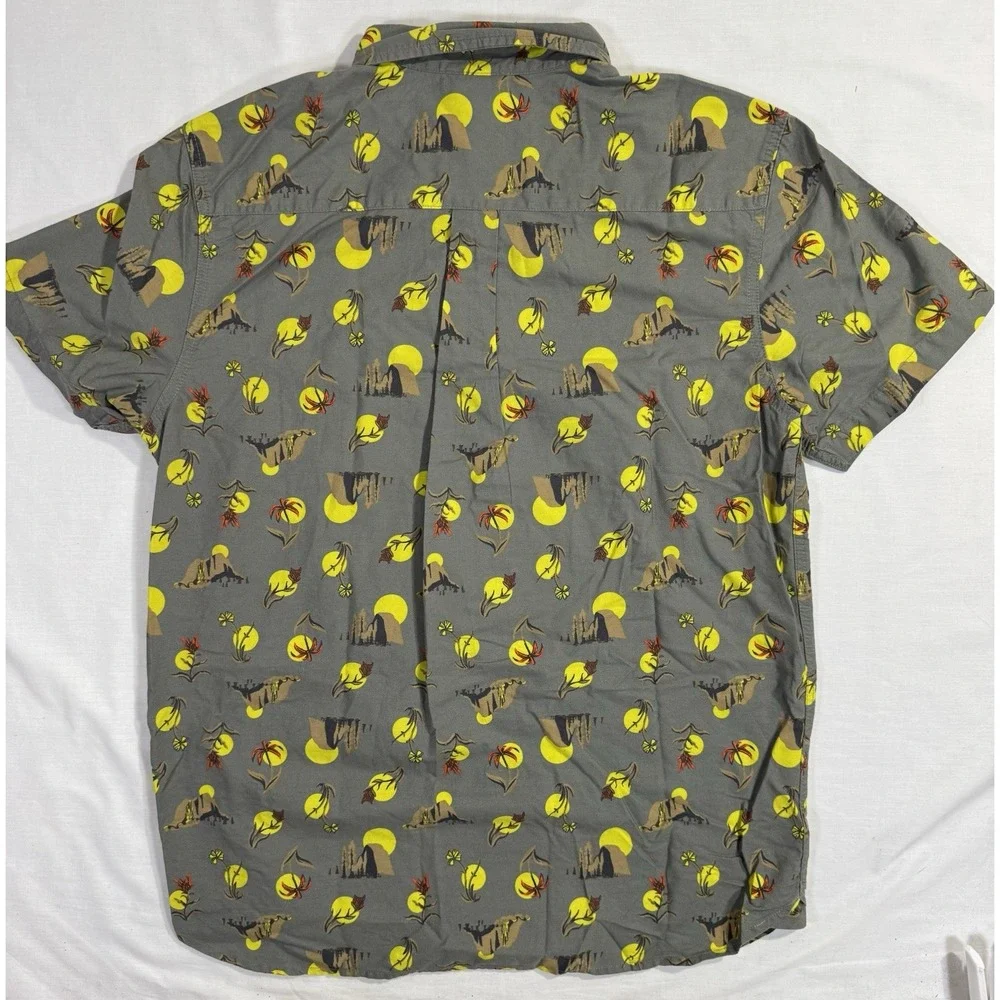 The North Face Size L Short Sleeve Baytrail Shirt Aviator Many Camp Tools Print
